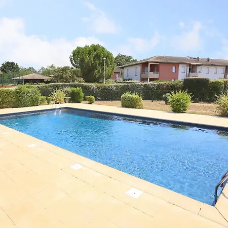 Berges Du Midi - Piscine Parking