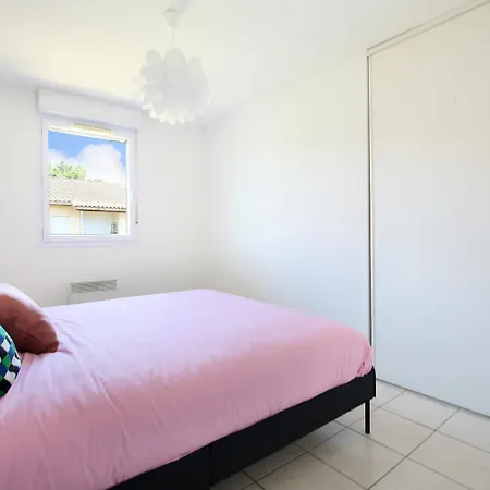 Berges Du Midi - Piscine Parking