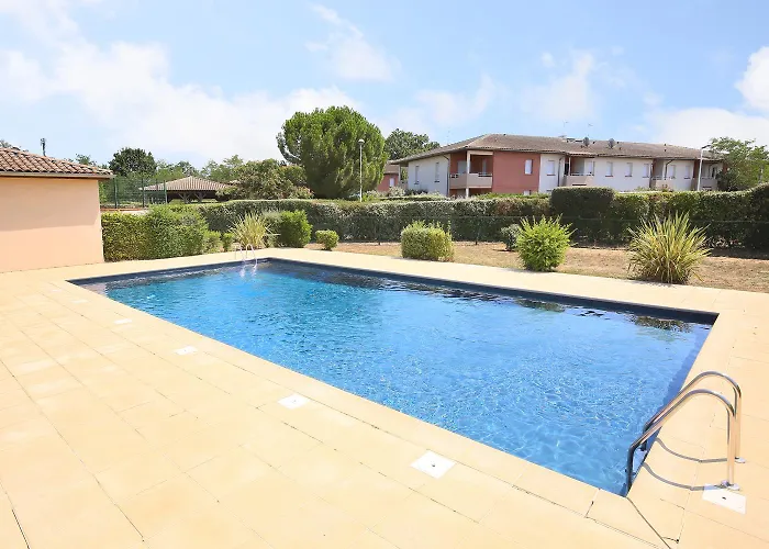 Berges Du Midi - Piscine Parking